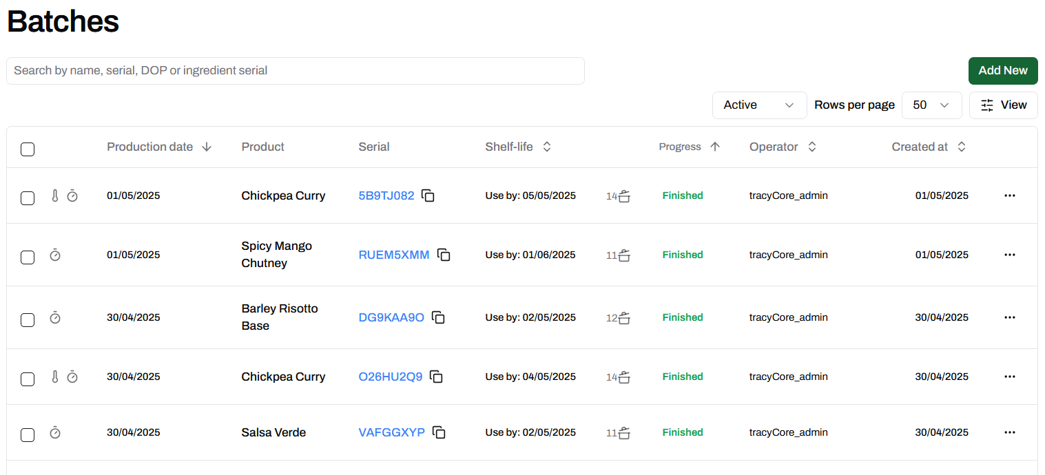 TracyCore batch list showing production batches with status, quantities and traceability codes